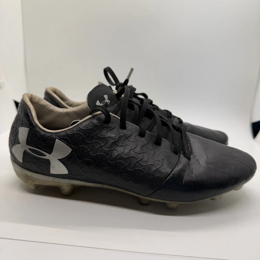 Under Armour Magnetic Black and Silver Soccer Cleats‎ Youth Size 5Y MAGNETICO